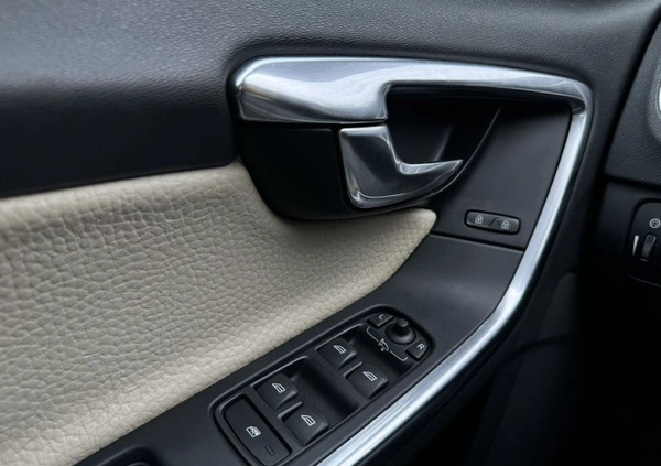 Volvo V60 cena 35900 przebieg: 216000, rok produkcji 2011 z Rzeszów małe 301